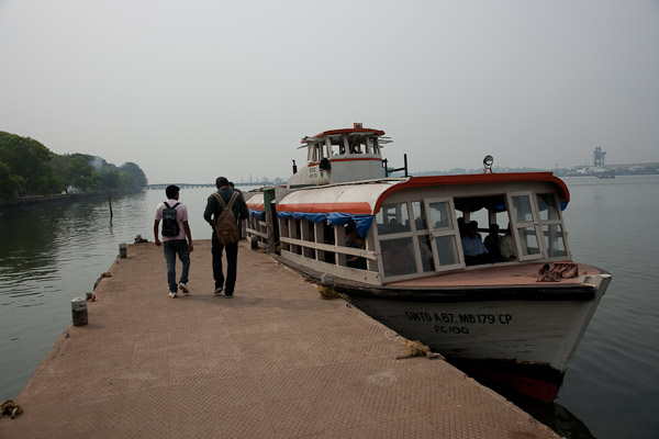 India_JanFeb_10_Cochin_7513.jpg - Ferry between Ernakulam and Cochin