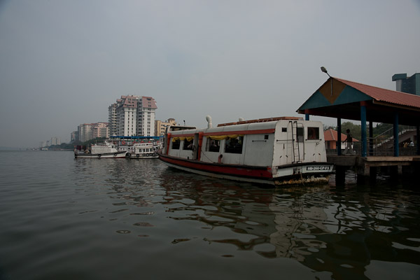 India_JanFeb_10_Cochin_7518.jpg - Ferry between Ernakulam and COchin