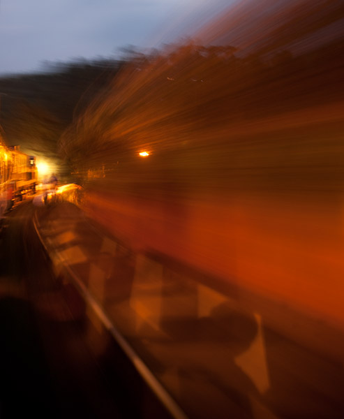 India_JanFeb_10_Coonor_8376.jpg - Autoportrait train blur
