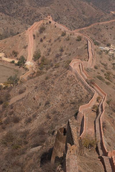 India_JanFeb_10_Jaipur_5530.jpg - Jaigarh Fort Walls