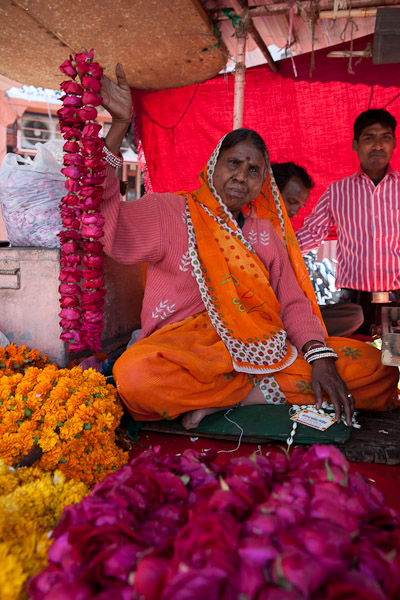 India_Jan_Feb_10_Jaipur_4901.jpg - Flower seller with rose garland