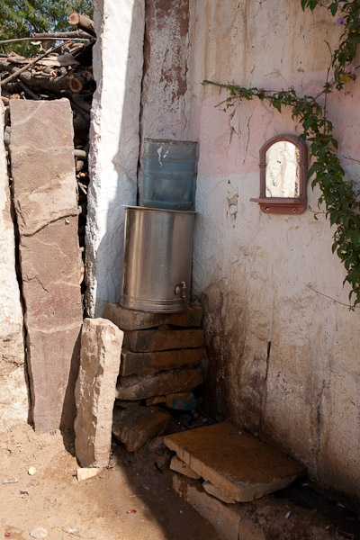 India_JanFeb_10_Jaisalmer_6881.jpg - Wash station at Milan Restaurant