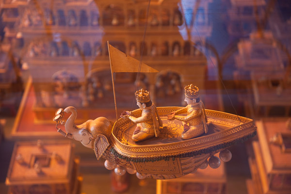 India_JanFeb_10_Ajmer_5776.jpg - Flying worshipers