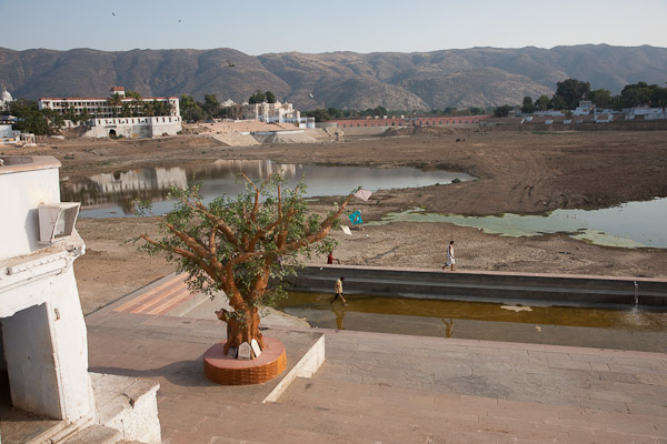 India_JanFeb_10_Pushkar_5605.jpg - Pushkar Lake