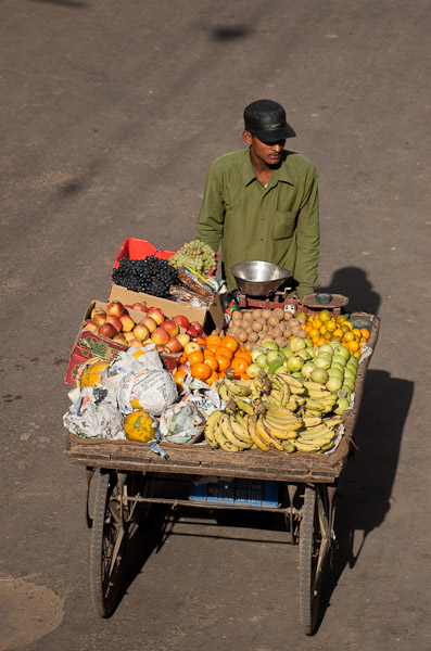 India_JanFeb_10_Pushkar_6157.jpg - Fruit seller from where I ate breakfast