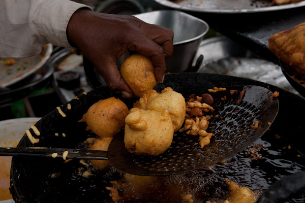 India_Jan_Feb_10_Sawai_Madhopur_4579.jpg - Fried potato cakes