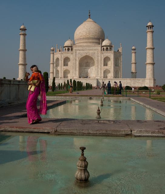 _DSC2714.jpg - Reflection pool.  There was a sort of  line for people to pose for this shot.