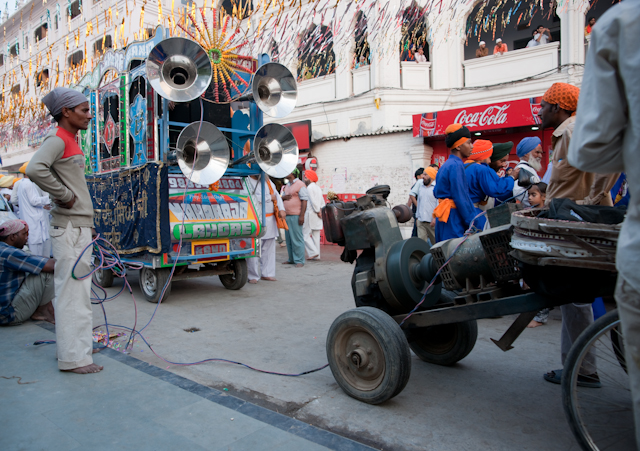 _DSC1387.jpg - Generator and sound wagon