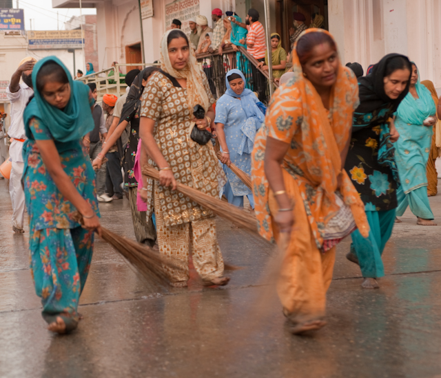 _DSC1393.jpg - Sweeping before the holy book