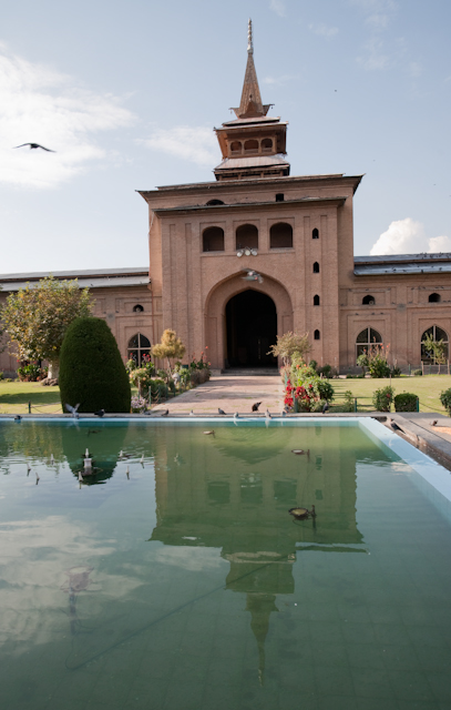 _DSC9543.jpg - Pool in center of Mosque Courtyard