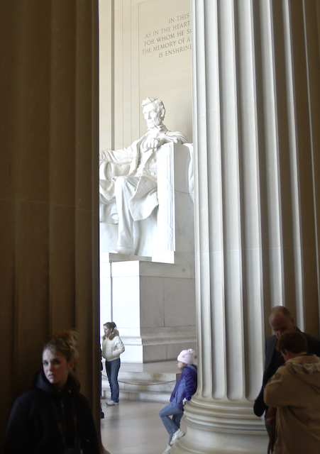 Cherryblossoms04_2.jpg - Lincoln Monument, Washington DC  14x18 framed