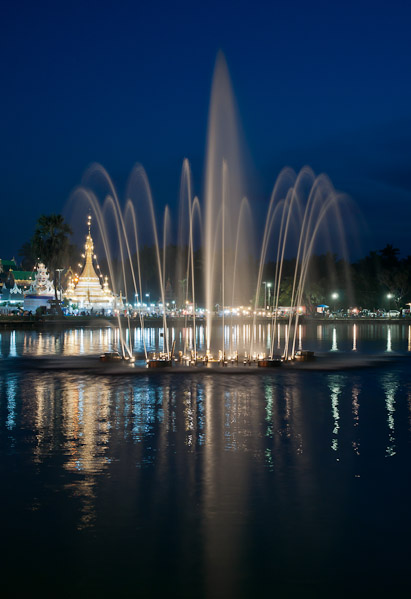 Thailand_Mae_Hong_Son_OctNovDec_2010_5726.jpg - Temple Fountain, Wat Chong Klang, Mae Hong Son, Thailand
