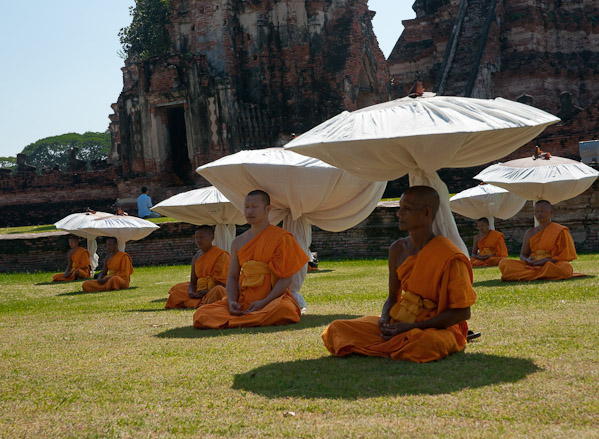 Thailand_OctNovDec_2010_Ayutthaya_6391.jpg - This was some kind of photo shoot.  People with big video cameras and a megaphone.