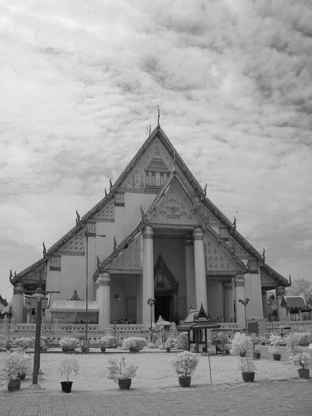 Thailand_OctNovDec_2010_Ayutthaya_Infrared_2550.jpg