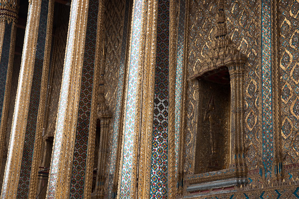 Thailnd_Bangkok_OctNovDec_2010_6051.jpg - Tile decoration