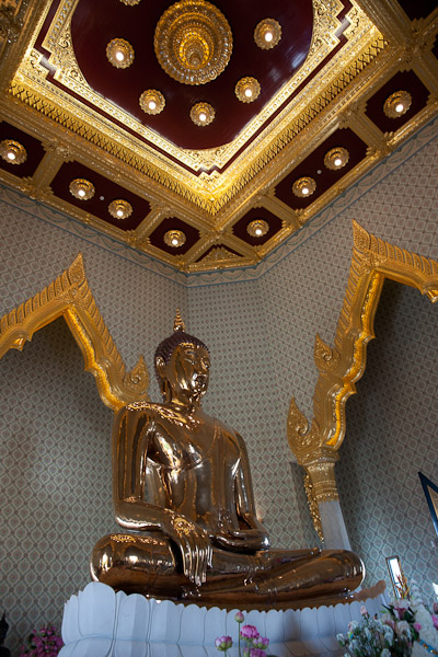 Thailand_Bangkok_OctNovDec_2010_2635.jpg - The Golden Buddha.  Real gold lost-wax casting.  It was hidden under another Buddha, and discovered when it was chipped in moving to another  location.  This is on the top floor.