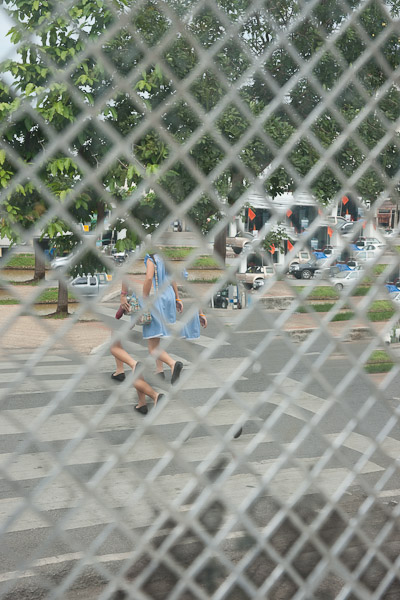 Thailand_Chiang_Mai_OctNovDec_2010_3986.jpg - Woman crossing the street