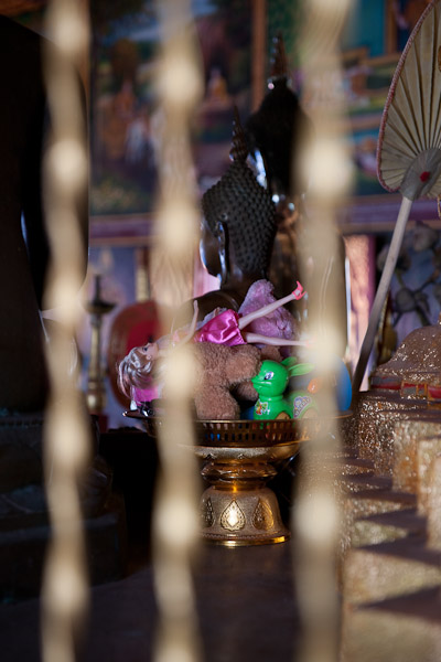 Thailand_OctNovDec_2010_Chiang_Mai_3139.jpg - Buddha of the toys.