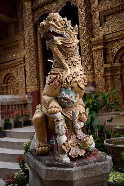 Thailand_Chiang_Mai_OctNovDec_2010_3413.jpg - Guardian with little guardian